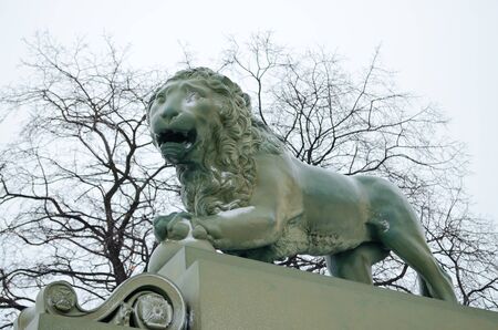 17.12.2016.Russia.Saint-Petersburg.Lion sculpture on the embankment of the river in the city.のeditorial素材
