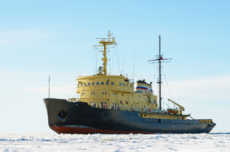 Nuclear-powered icebreaker is designed for breaking thick ice in the ocean.のeditorial素材