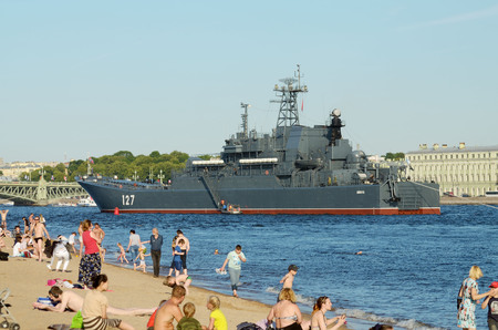 30.07.2017 Russia.Saint-Petersburg.Day of the Russian Navy in 2017 was carried out with particular solemnity.The Neva will be warships of all navies.のeditorial素材