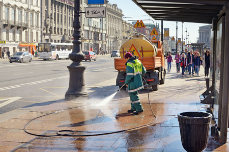 Saint-Petersburg.Russia.April.21.2019.Hydration of the city streets.Cleaners with a hose watering the street.The dust settles and the air becomes fresh .のeditorial素材