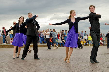 Saint-Petersburg.Russia.July 13.2019.Dancing in the town square in the fresh air.Anyone who wants to dance to music can take part.This is ballroom dancing Rumba, Tango, Salsa, Cha Cha, Samba.のeditorial素材