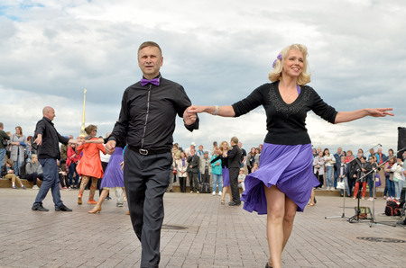 Saint-Petersburg.Russia.July 13.2019.Dancing in the town square in the fresh air.Anyone who wants to dance to music can take part.This is ballroom dancing Rumba, Tango, Salsa, Cha Cha, Samba.のeditorial素材