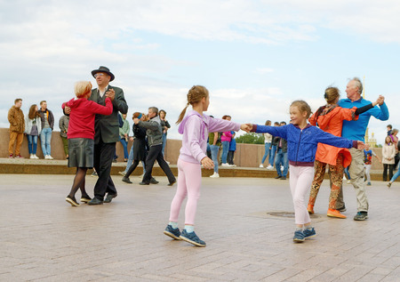 Saint-Petersburg.Russia.July 13.2019.Dancing in the town square in the fresh air.Anyone who wants to dance to music can take part.This is ballroom dancing Rumba, Tango, Salsa, Cha Cha, Samba.のeditorial素材