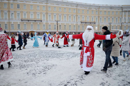 Saint-Petersburg.Russia.January 03.2022. New Year's festivities at the Palace Square Santa Claus gives gifts to children. People dance, have fun, lead round dances.のeditorial素材
