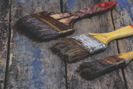 Old and dirty brushes on woood backgroundの写真素材