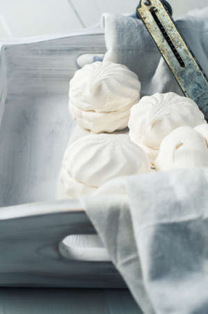 Vanilla marshmallow in a white wooden box on a white backgroundの写真素材