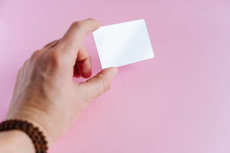 In the hands of a white empty business card, a business card for a company or person. Information in a compact form. Advertising on a business card. high quality photoの写真素材