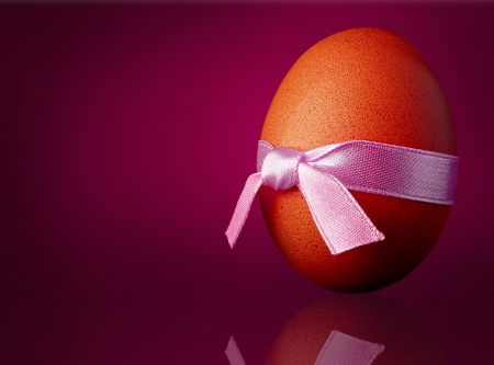 Red Easter Egg tied with a ribbon の写真素材