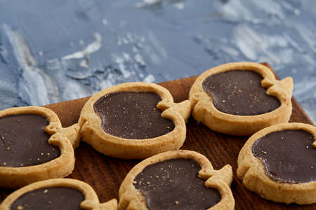 Top view close-up picture of tasty cookies on the cutting board, shallow depth of field, selective focusの写真素材