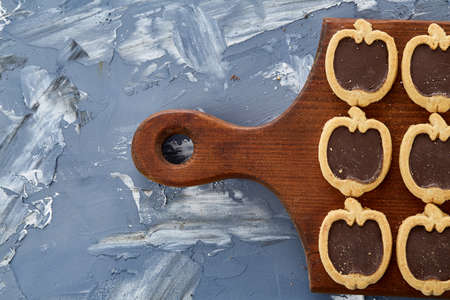 Top view close-up picture of tasty cookies on the cutting board, shallow depth of field, selective focusの写真素材