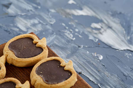 Top view close-up picture of tasty cookies on the cutting board, shallow depth of field, selective focusの写真素材