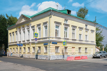 Antipin-Prokhorova-Levina Estate on Goncharnaya Street, built in the style of classicism in 1838, landmark: Moscow, Russia - 04 August, 2022のeditorial素材