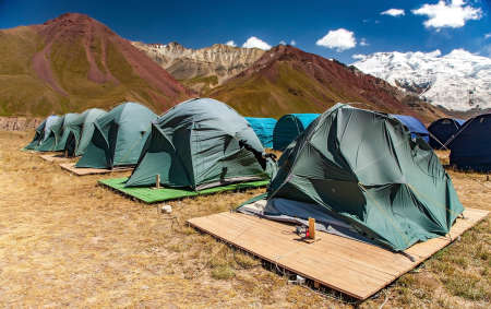 Tent camp in the mountains. Scenic landscape of Kyrgyz nature. Pamir Mountain System.の写真素材