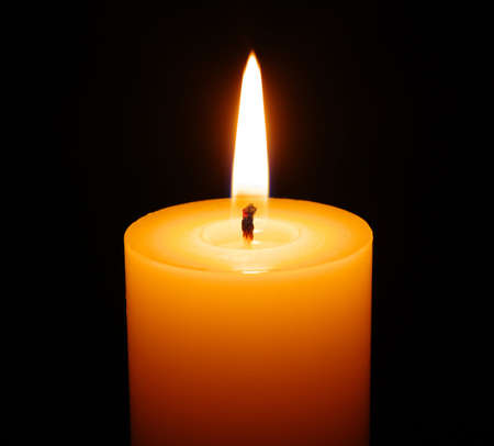 burning candle isolated on black background
の写真素材