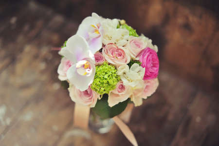 on a small bouquet of roses wedding rings lieの写真素材