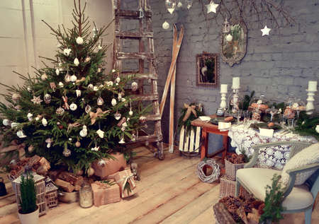 room with a green Christmas tree with beautiful toys and gifts under itのeditorial素材