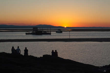 people watching sunset  Seventeen Seventy is a village in Queensland, Australia, built on the site of the second landing by James Cookの写真素材