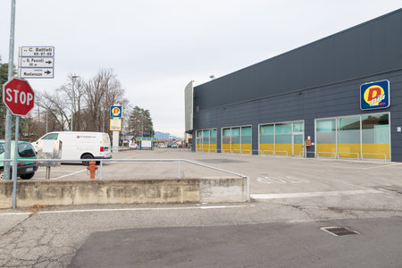 DpiÃ¹ store, famous discount, large supermarket chain in italy. Founded in 1992 with over 300 points of sale. Store of Daverio, province of Vareseのeditorial素材