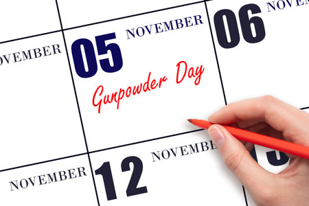 November 5. Hand writing text Gunpowder Day on calendar date. Save the date. Holiday. Important date. Day of the year concept.の写真素材