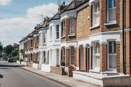 Row of typical British terraced houses in Barnes, an affluent residential area of London famous for its village atmosphere.のeditorial素材