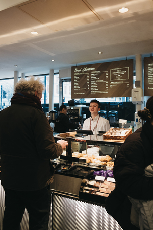London, UK - January 5, 2018: People at the till inside Pret a Manger, a popular international sandwich shop chain that is based in UK and has approximately 500 shops in nine countries.のeditorial素材
