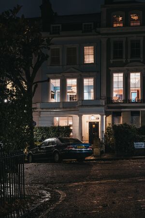 London, UK - November 26, 2019: Car parked terraced houses of Primrose Hill, on a rainy winter evening. Primrose Hill is one of the most expensive residential areas in London, UKのeditorial素材