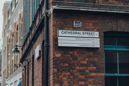 London, UK - November 19, 2020: Street name sign on Cathedral Street in Southwark, area that is home to London Bridge station and the attractions of The Shard, Tate Modern, and Shakespeare's Globe.のeditorial素材