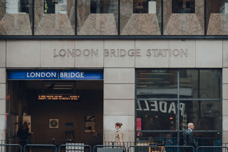 London, UK - November 19, 2020: Entrance to London Bridge station, tone of the busiest stations in London zone 1, people walking in front.のeditorial素材
