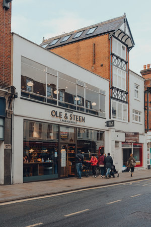 London, UK - October 10, 2020: People queue outside Ole and Steen cafe in Richmond, a suburban town in south-west London famous for large number of parks.のeditorial素材