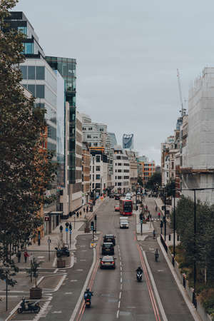 London, UK - October 23, 2021: View of the traffic on Farringdon street from Holborn Viaduct, a road bridge in London and the name of the street which crosses it.のeditorial素材
