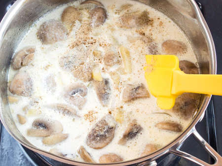 Grind the puree soup ingredients. Mushrooms and potatoes. Cooking cream soup.の写真素材