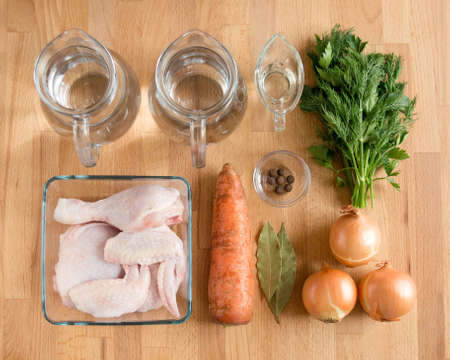The ingredients for the broth are laid out evenly. Water, carrots, chicken and others.の写真素材