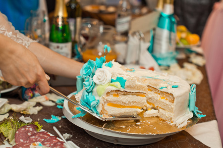Process pie cutting on a festive table.の写真素材