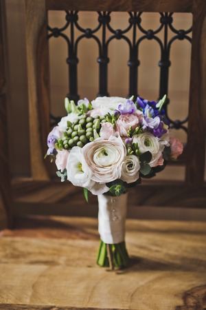 A modern and stylish bouquet of flowers.の写真素材