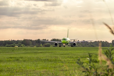 The plane goes to the airport. Air Transport. Transportation of people. Public transport. Airline S7. Russia, St. Petersburg, Pulkovo, official spotting on August 15, 2018のeditorial素材