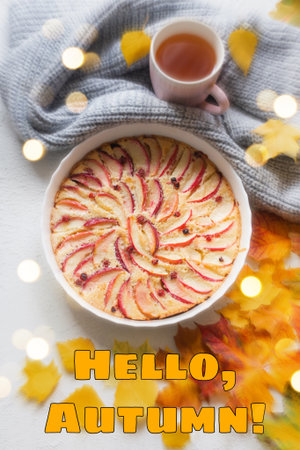 Banner hello autumn. cozy vibes. A new season. Autumn leaves. An article about autumn. Autumn pie. Jam pieの写真素材