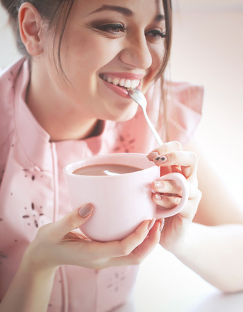 Lifestyle portrait of woman drinking hot cocoaの写真素材