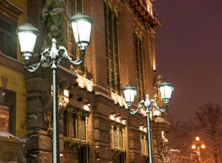Streetlights in winter time in Sankt Petersburg, Russia.の写真素材
