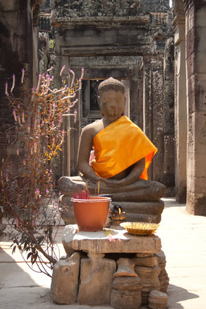 Statue of Buddha in the corridors of the temple Angkor Watのeditorial素材