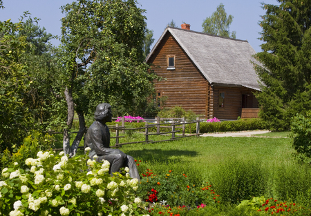 ZDRAVNEVO, BELARUS - JULY 28: Sculpture of the great Russian artist, Ilya Repin in the park of the manor house-museum on July 28, 2016 in Zdravnevo.のeditorial素材