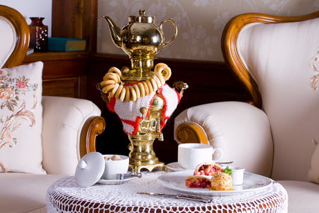 Russian samovar with donuts, apple strudel and teaの写真素材