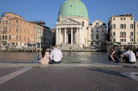 Tourists admire the view across the Grand Canal in Venice on 10-05-2022のeditorial素材