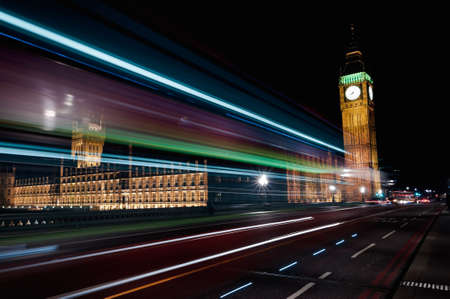 Traffic on Westminster bridge. Londonの写真素材