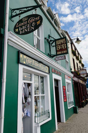 DINGLE, IRELAND - Pubs and shops in the town of Dingle, Irelandのeditorial素材