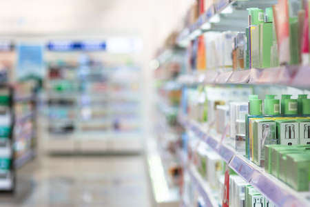Photo blur abstract bokeh mall background, medical supermarket interiorの写真素材