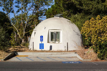 Davis, California, USA, 1 October 2016. The Domes at Baggins End. The Domes are an on-campus cooperative housing community. Consisting of 14 polyurethane-insulated fiberglass domes.のeditorial素材