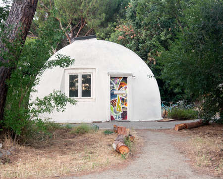 Davis, California, USA, 23 June 2017. The Domes at Baggins End. The Domes are an on-campus cooperative housing community consisting of 14 polyurethane-insulated fiberglass iglu-shaped houses.のeditorial素材