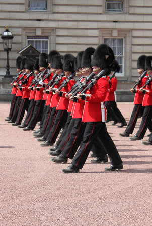 LONDON - MAY 21: British Royal guards performs the Changing of the Guard in Buckingham Palace on May 21, 2010 in London, UKのeditorial素材