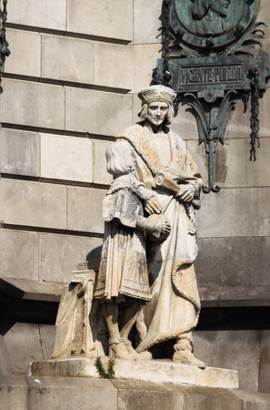 Statue of Vicente Pinzon in the Columbus Column. Barcelona, Spainのeditorial素材