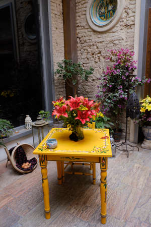 April 2019 - seville spain - decorative composition flower adn vase and table and tools in the Casa de la Memoria de Al-Andalusのeditorial素材